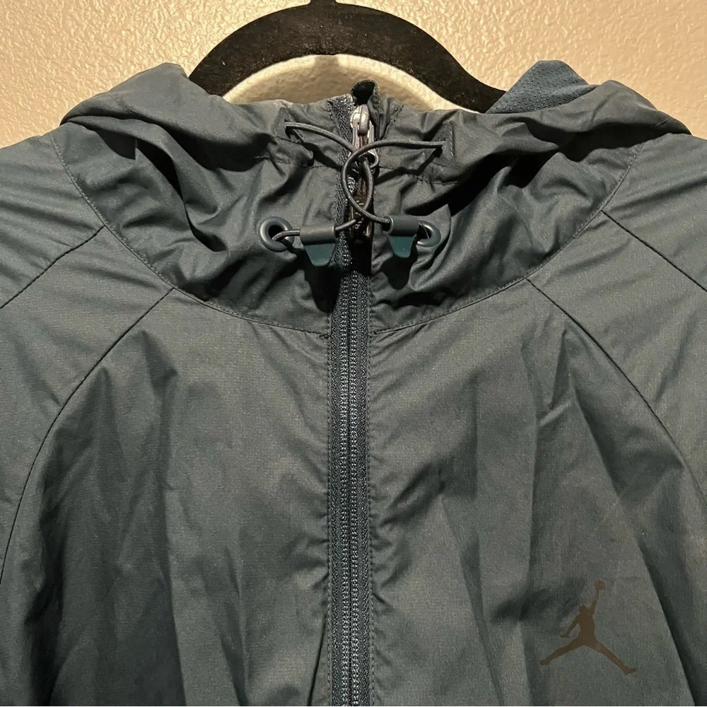 NIKE JORDAN- Dark Green Windbreak Rain Jacket Size XL